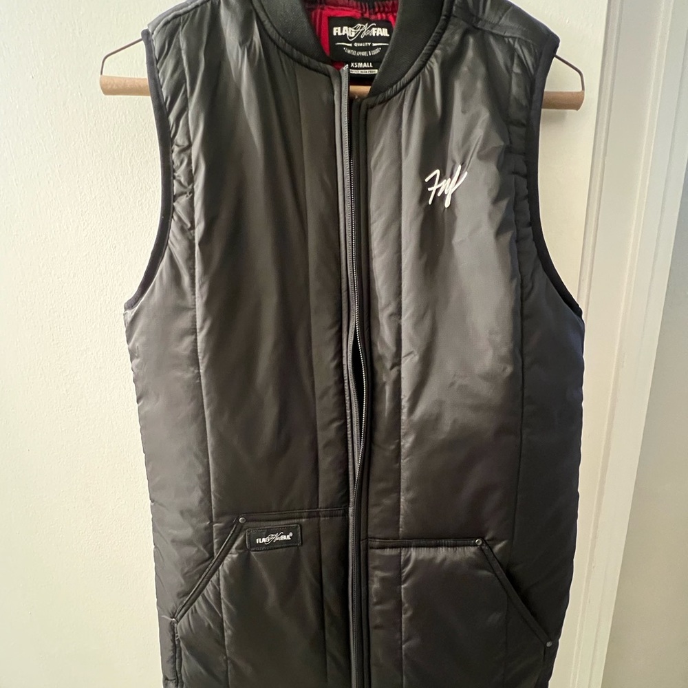 Flag nor fail black vest